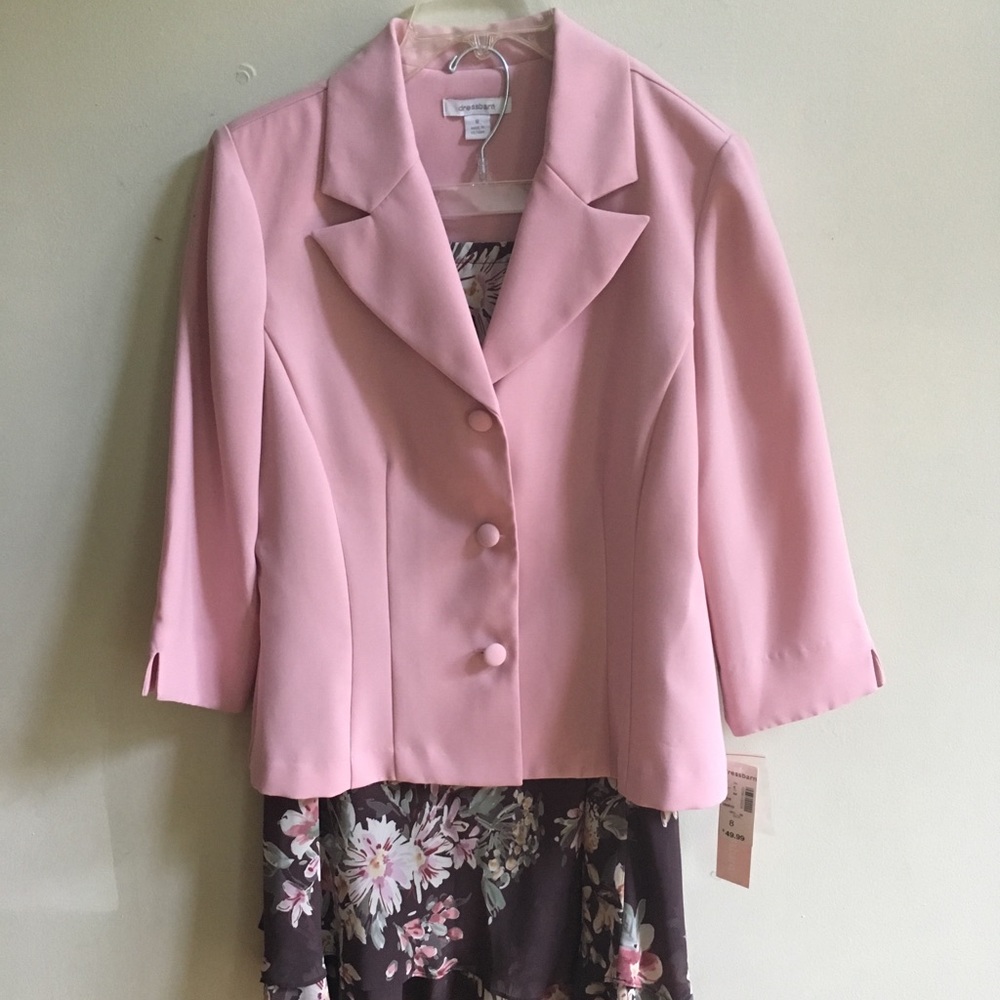Jacket and long skirt set.